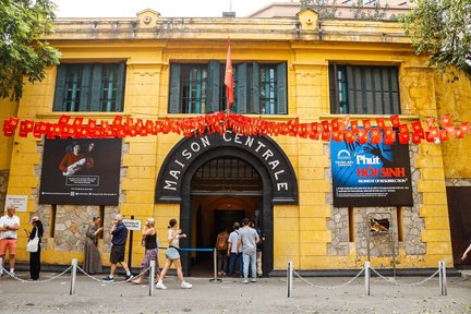 Hoa Lo Prison with Ha Noi Hop On Hop Off Pass Ticket