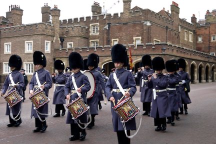 Changing of the Guard Walking Tour in London