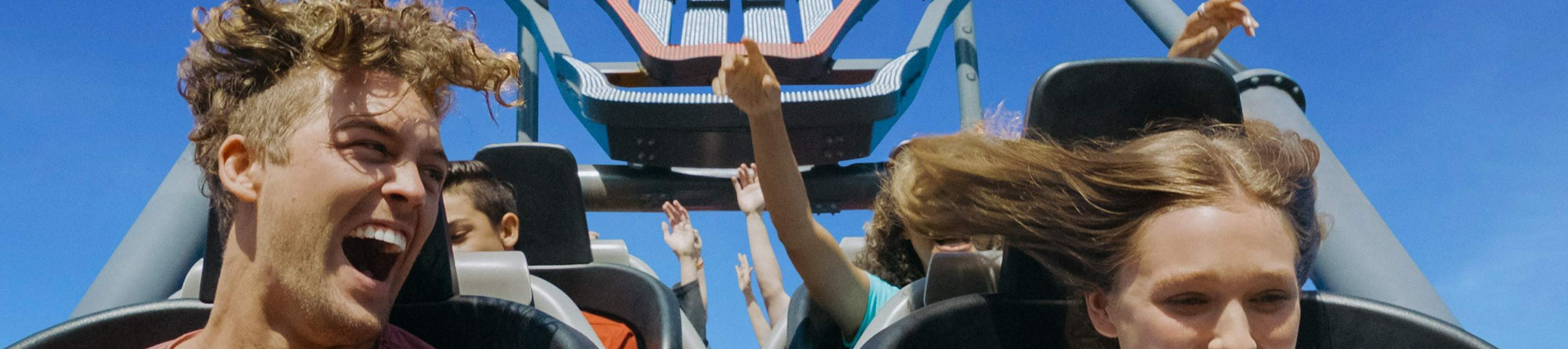 Spüren Sie den Nervenkitzel auf dem DC Rivals, dem höchsten und schnellsten Hypercoaster in Australien