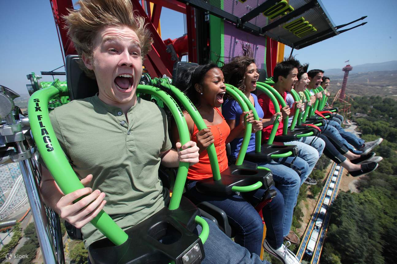 Six Flags Magic Mountain - Towering Drop