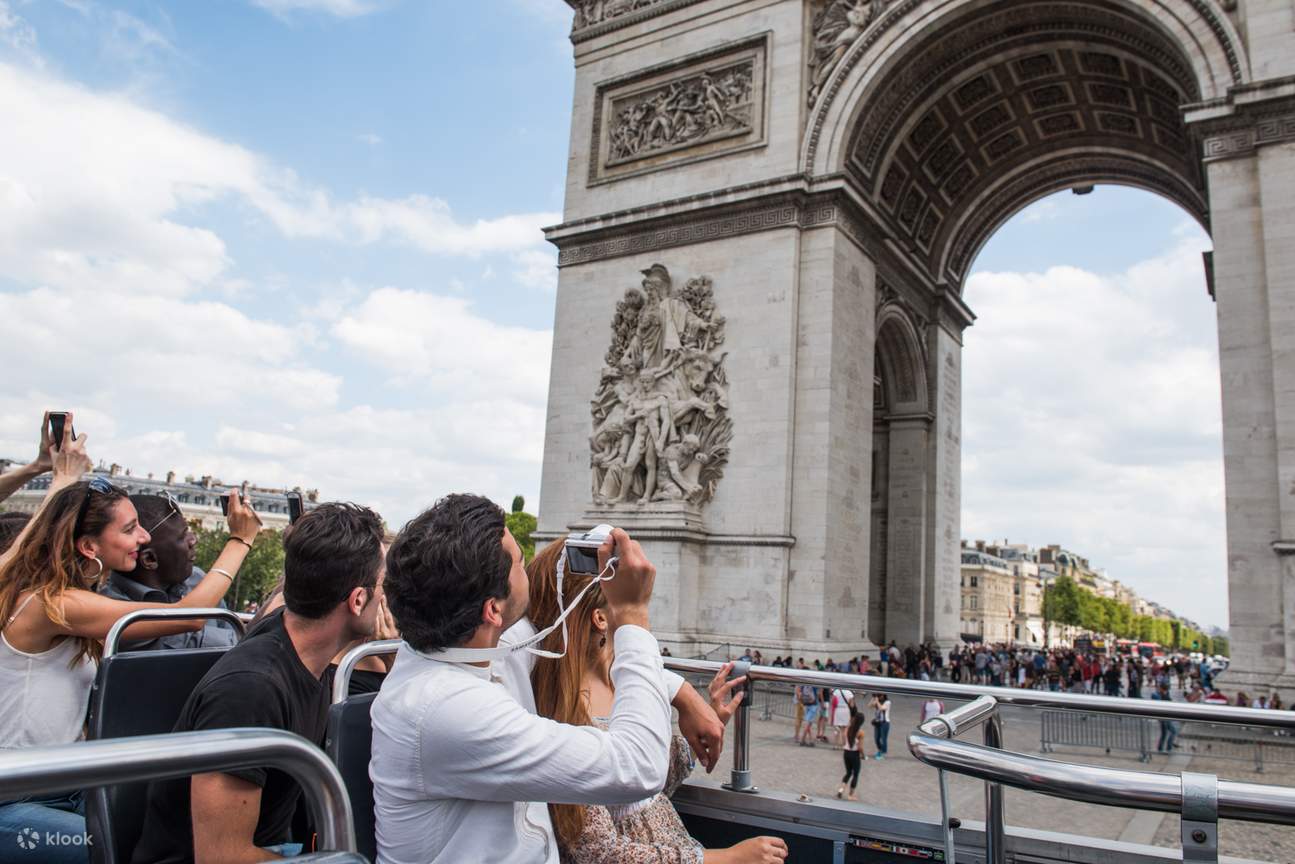 Explore Paris on a Big Bus Hop-on Hop-off Tour with priority entry to the Arc de Triomphe