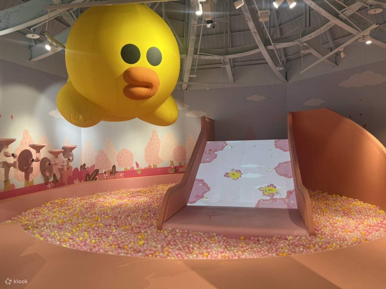 麗宝樂園：LINE FRIENDS TOWN