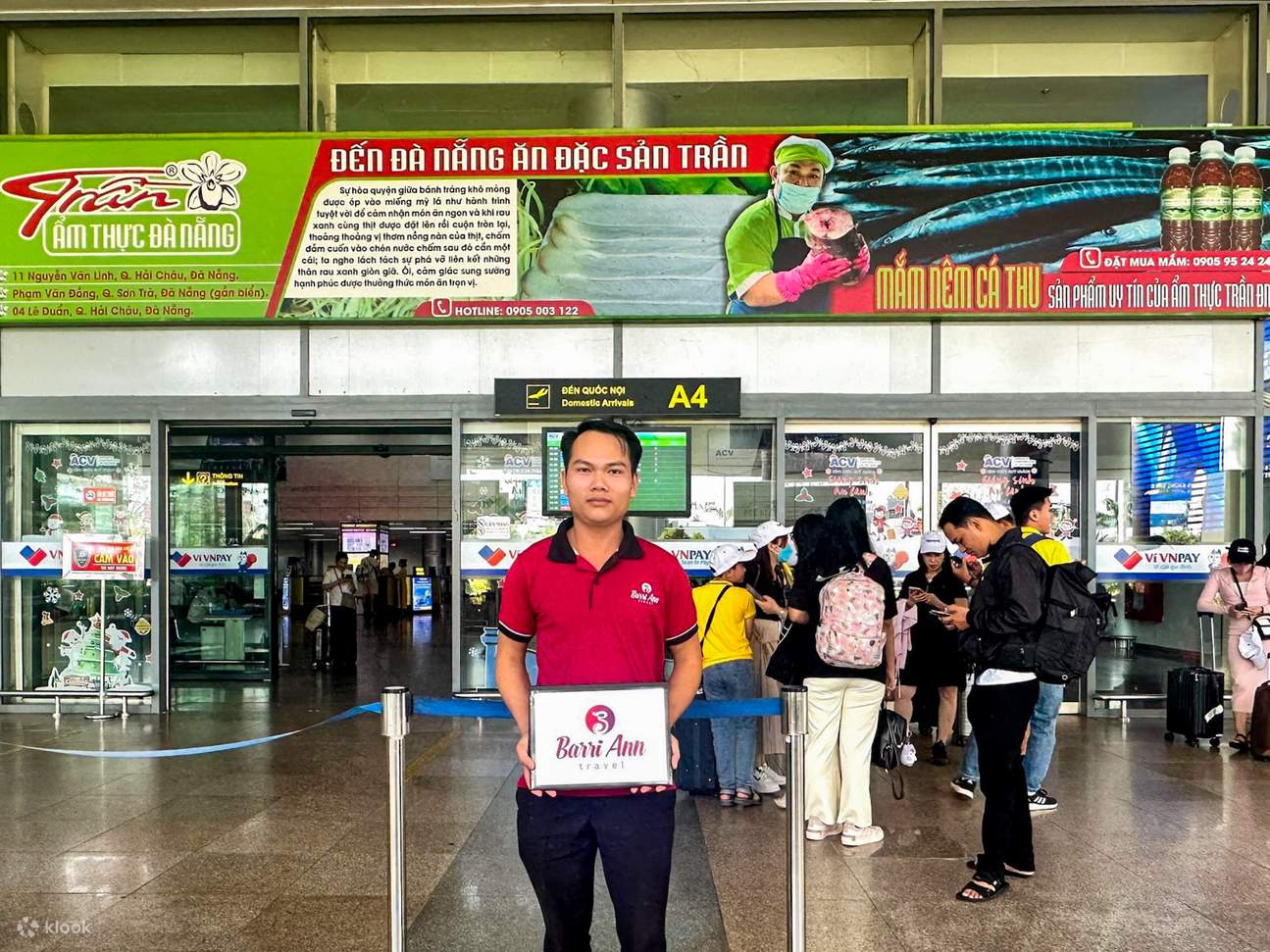Operator menunggu di bandara