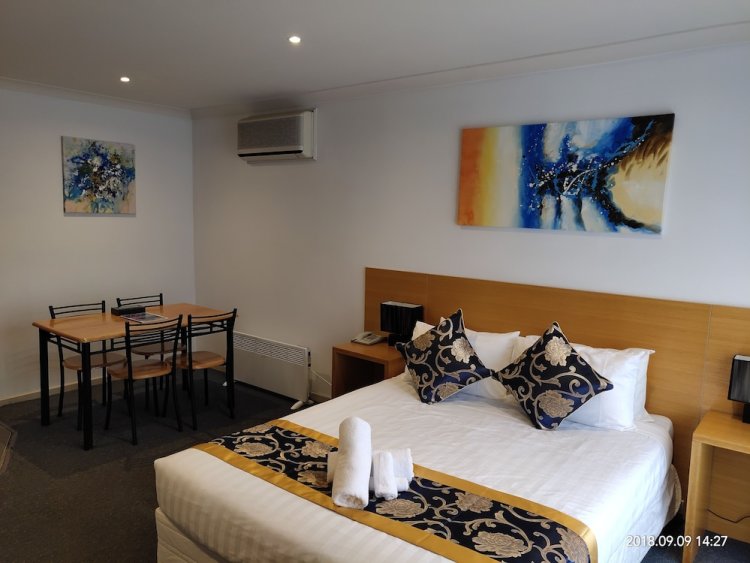 The Coachman Motel & Units #1